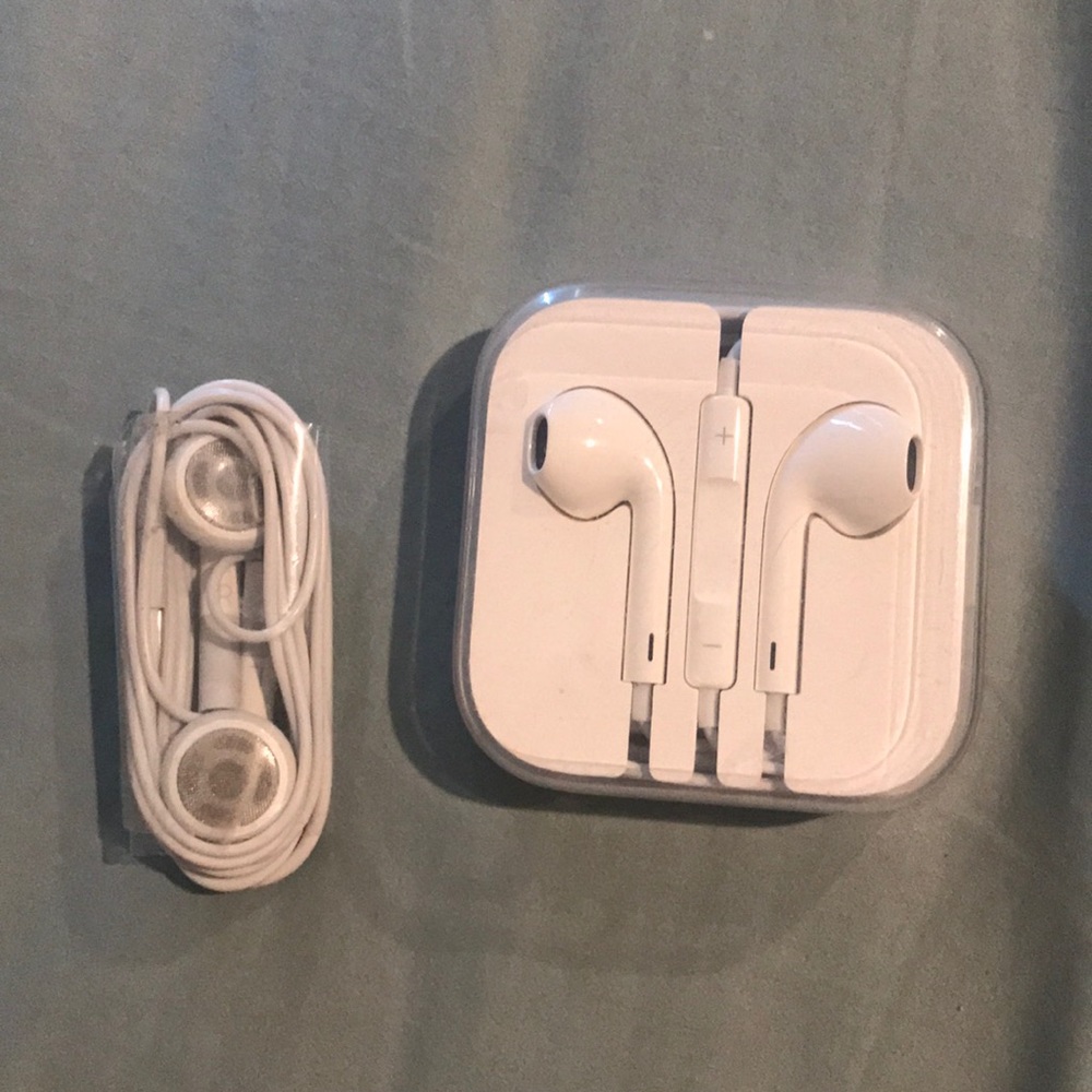 Apple earbuds